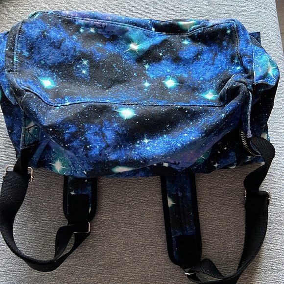 Pink/VS backpack in very good condition - Picture 4 of 4